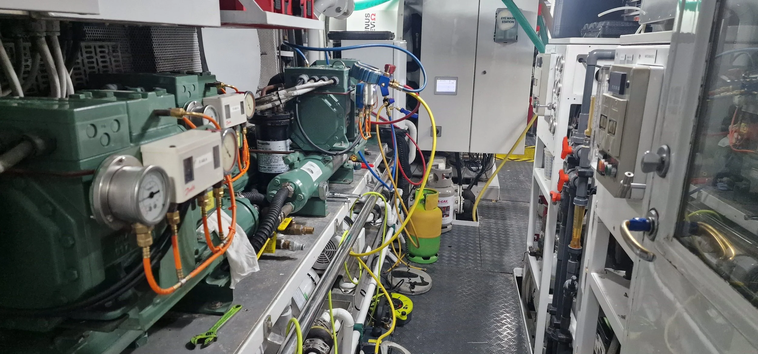 Marine refrigeration and AC system on a vessel